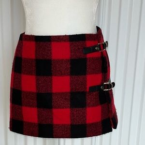 Forever 21 Red Black Plaid Kilt Mini Skirt w/ Buckle on the side. Small